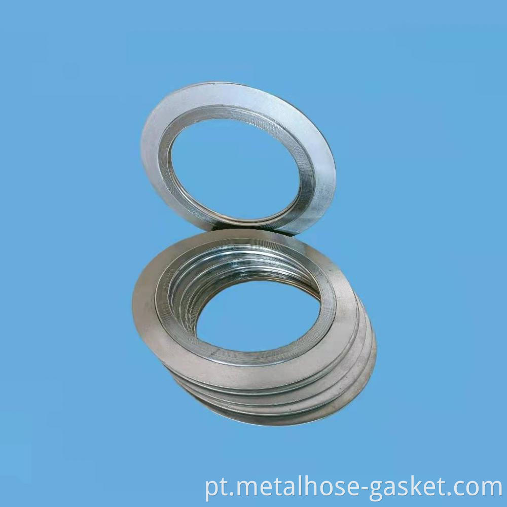 Spiral wound gaskets with outer ring